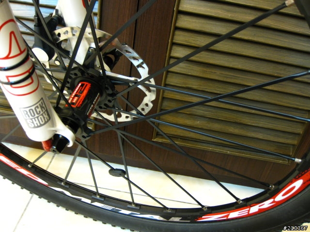 [分享] 閃電 Specialized M5 & 全套XTR & OGK 安全帽 （34張圖，請耐心欣賞 ... 給點小小建議吧～）