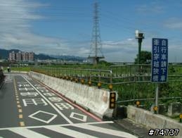 [解決方案報告]台北縣大漢溪板橋-土城段機車道/自行車道水門橋面車道衝突