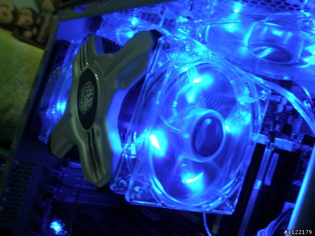 藍光綜放-絕世好殼 Coolermaster CM690+透明側板