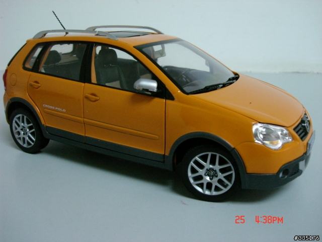 半年前在上海購買的POLO,今天終於收到送的1/18POLO車模,開箱囉~~
