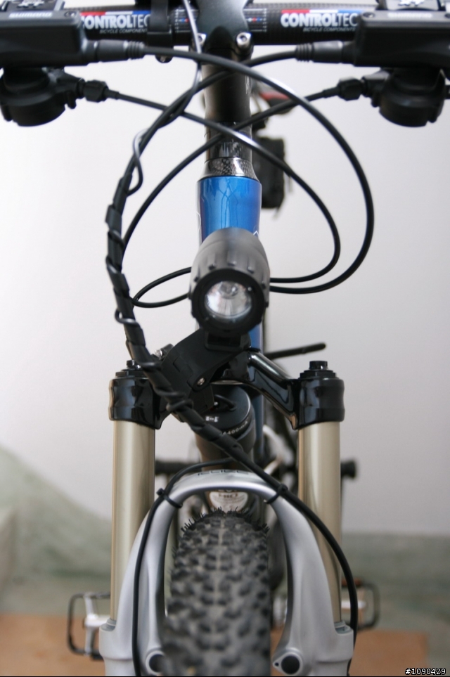 (遲來的簡單開箱)單車專用hid