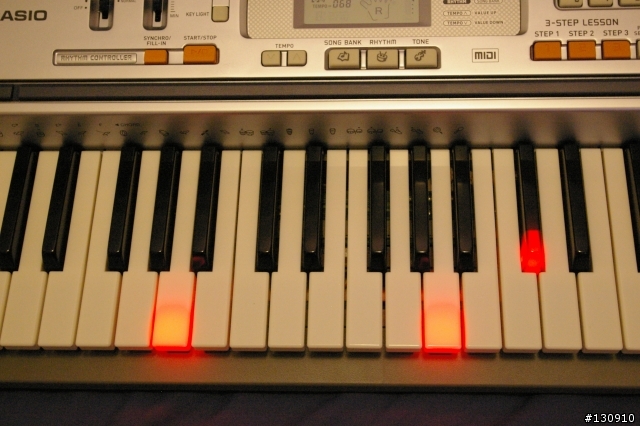 98元 的感動  CASIO LK-110 魔光電子琴 科技音樂速成班