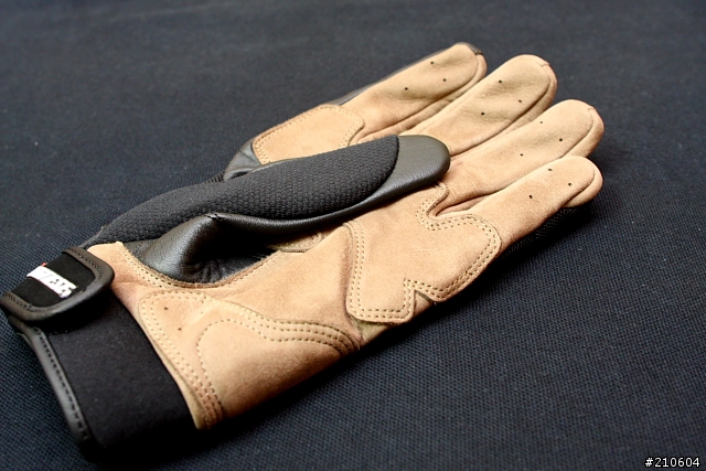 [分享]DAiNESE GUANTO AIR CARBON 手套