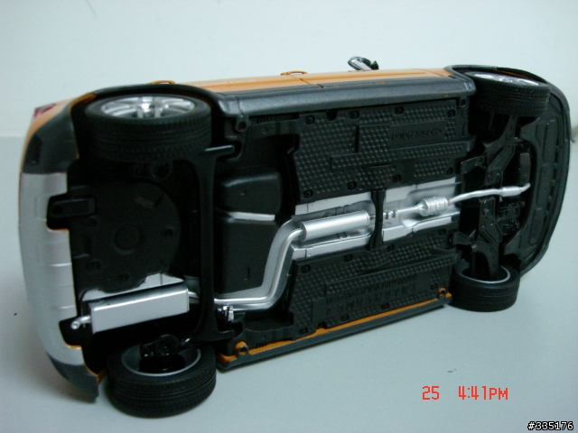 半年前在上海購買的POLO,今天終於收到送的1/18POLO車模,開箱囉~~