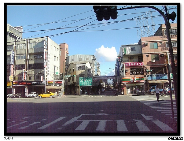 發現一條路~這條路~不是偉大的航道~而是...通往光復橋的安全道路...