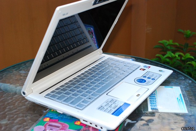 [分享]ASUS F8VR(雪皓白)