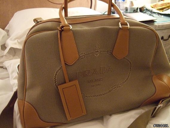 Prada 大型尼龍包被偷了