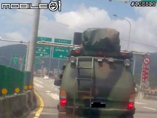 軍方迷彩車
