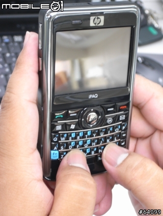 QWERTY 手機界的新兵 HP iPAQ 912