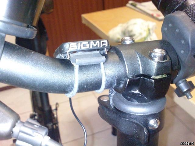 [分享]在Ventura Transport上安裝SIGMA BC1606L有線碼表+自製水壺架固定鬆緊帶