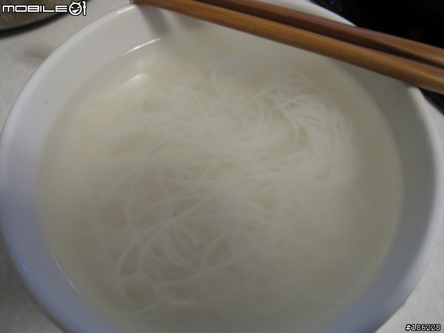 辛樂克擾台的清淡BRUNCH...雞湯米線