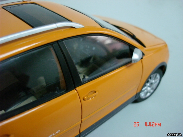半年前在上海購買的POLO,今天終於收到送的1/18POLO車模,開箱囉~~