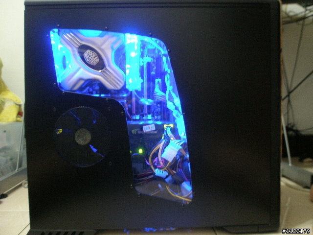 藍光綜放-絕世好殼 Coolermaster CM690+透明側板