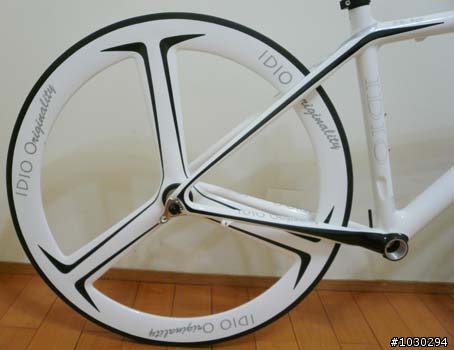 分享一下我的公路車給各位大大欣賞一下喔!!