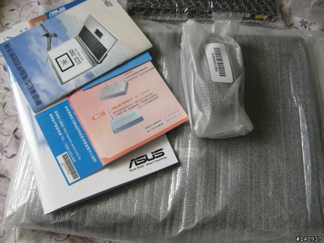 [開箱] Asus F6V 本人的第一台筆電^^ 不專業的開箱XD