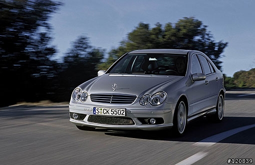 c-class w203的車頭大燈造型問題