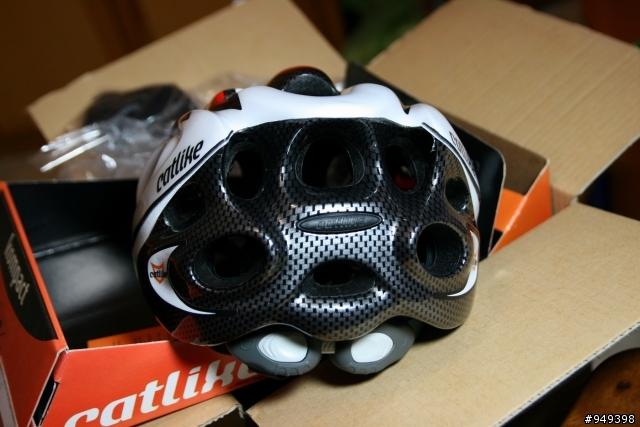 CATLIKE kompact pro 21孔碳纖美感競速型安全帽  開箱照