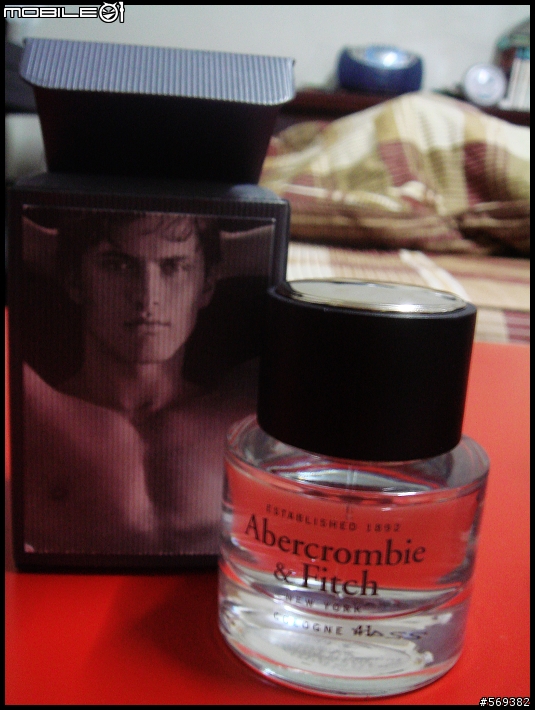[分享]運動大會10/5 Abercrombie&Fitch MENS、WOMENS香水大集合(內附猛男、美女照)
