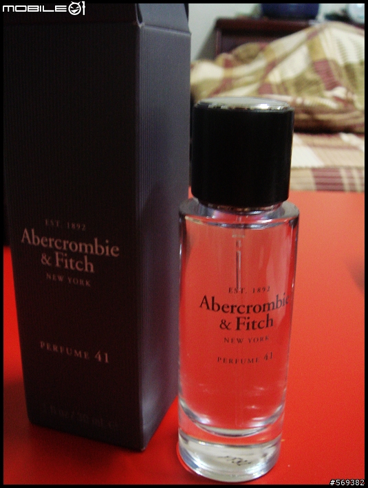 [分享]運動大會10/5 Abercrombie&Fitch MENS、WOMENS香水大集合(內附猛男、美女照)