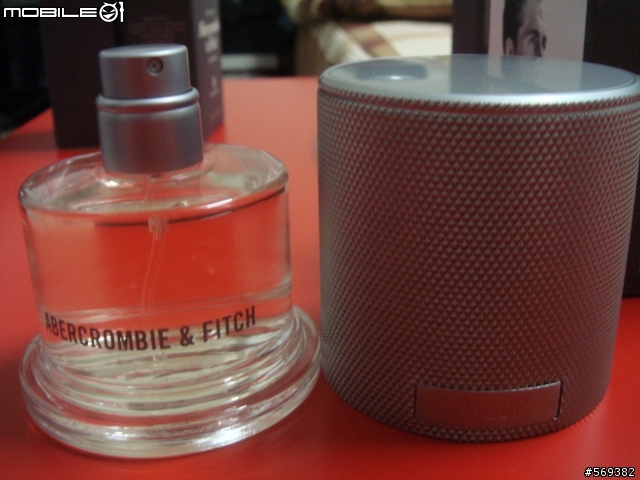 [分享]運動大會10/5 Abercrombie&Fitch MENS、WOMENS香水大集合(內附猛男、美女照)