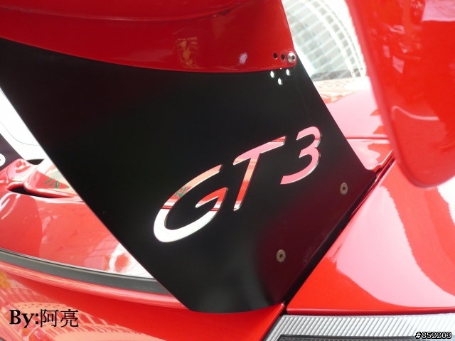 誇張的大尾翼 PORSCHE 996 GT3改大尾翼
