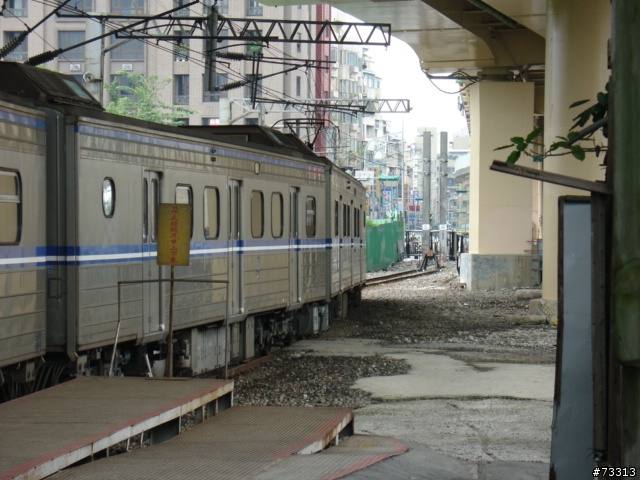 台北的地平線，又看到鐵道和火車了？
