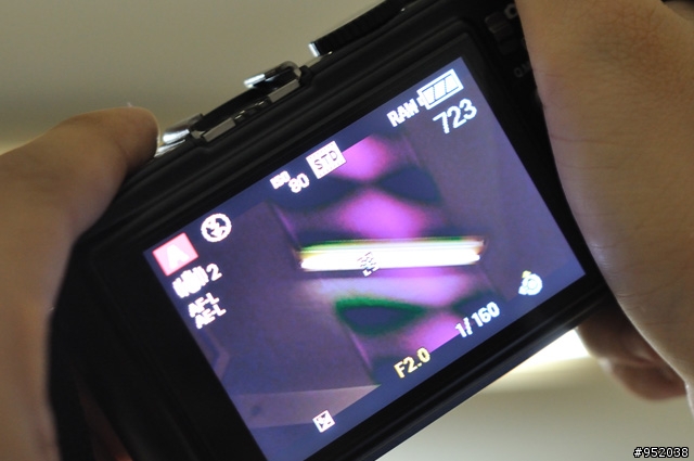 請問lx3的lcd，這樣正常嗎？