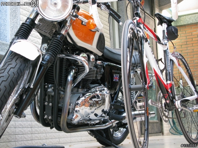 PINARELLO FP6 & TRIUMPH BONNEVILLE～同樣是追求速度，用腳踩踏出來的感覺，很實在！