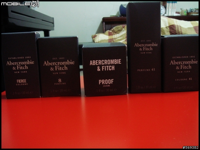 [分享]運動大會10/5 Abercrombie&Fitch MENS、WOMENS香水大集合(內附猛男、美女照)