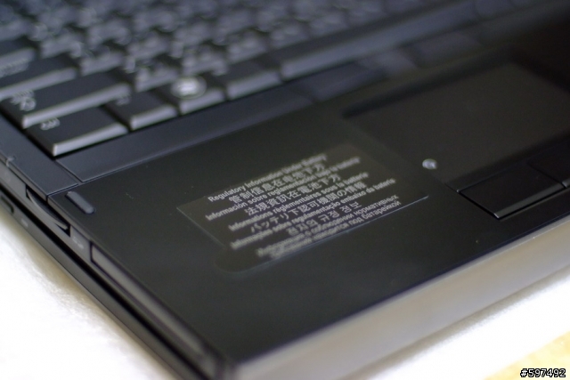 [開箱]M6400簡單開箱~外表篇--補上一張3dmark06、英雄連隊與電池小測