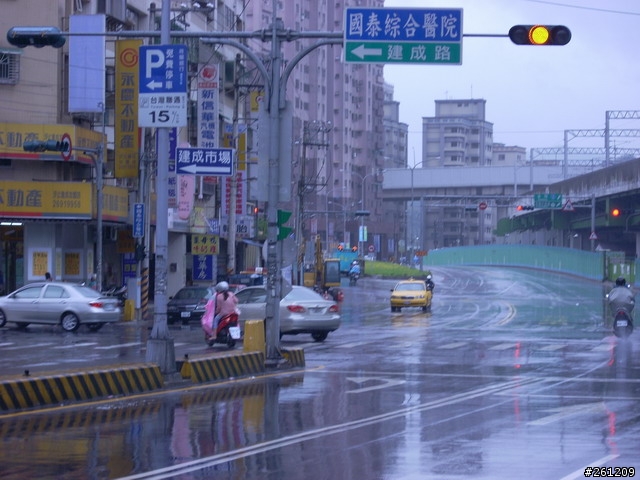【被開紅單】大家小心,建成路口.