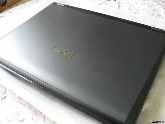 [開箱] Asus F6V 本人的第一台筆電^^ 不專業的開箱XD