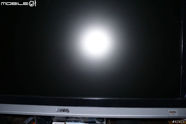 Benq E2200HD 螢幕關機,電腦已經關機,但Power 鍵亮橘色燈,之前無此狀況