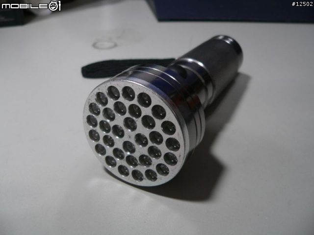 ● 採用CREE晶片的變焦手電筒比較「可當車燈用」(一)