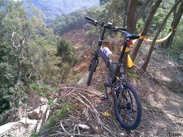 指南宮後山崩了