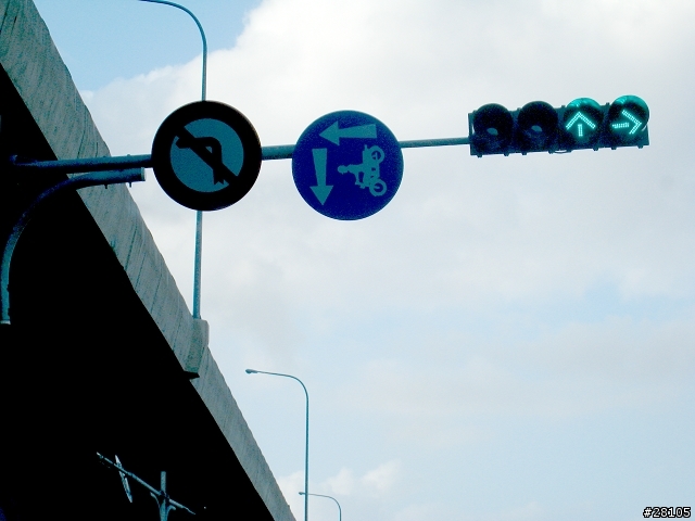 機車待轉向下走?