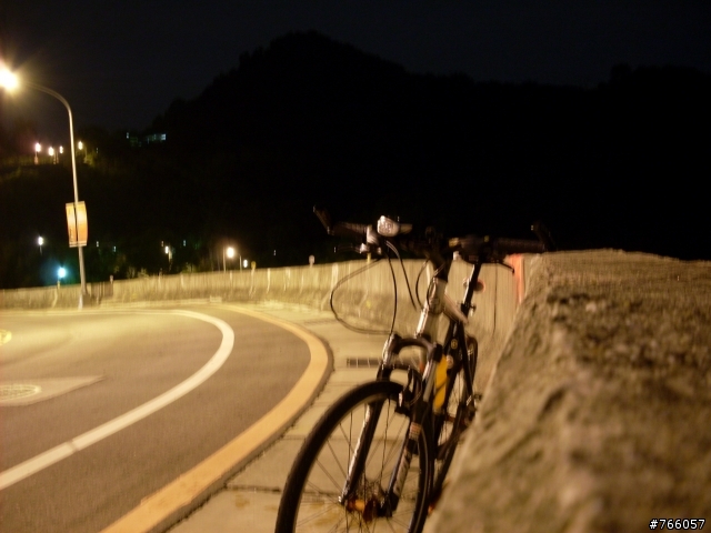 夜騎泰山公園路（夜景很美）
