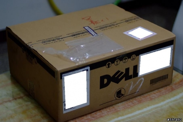 [開箱]M6400簡單開箱~外表篇--補上一張3dmark06、英雄連隊與電池小測