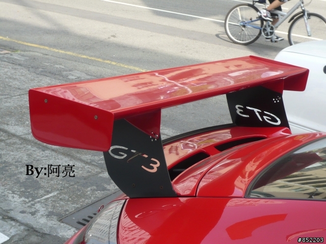 誇張的大尾翼 PORSCHE 996 GT3改大尾翼
