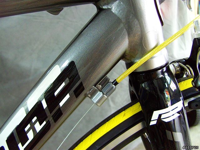 [組車]公路車習作-3- 加入前變 拉變速線 拉煞車線 綁車手帶 上鍊條 904組裝完成