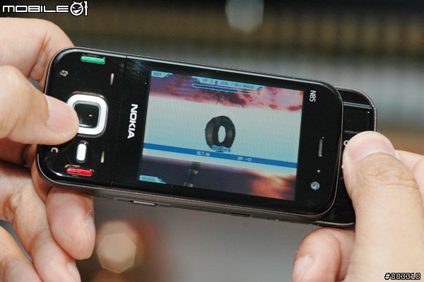 [採訪]Nokia N85OLED全彩幕 N79佈景主題隨背蓋變臉
