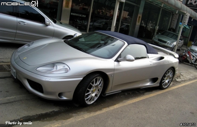 銀色敞篷Ferrari 360