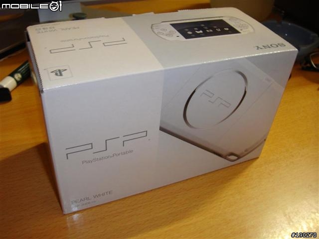 今天在路上走著走著，就撿到一個小盒子，忍不了又敗家了～【PSP3006到手咯】－補充MV、遊戲屏射咯！
