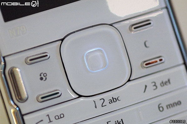 [採訪]Nokia N85OLED全彩幕 N79佈景主題隨背蓋變臉
