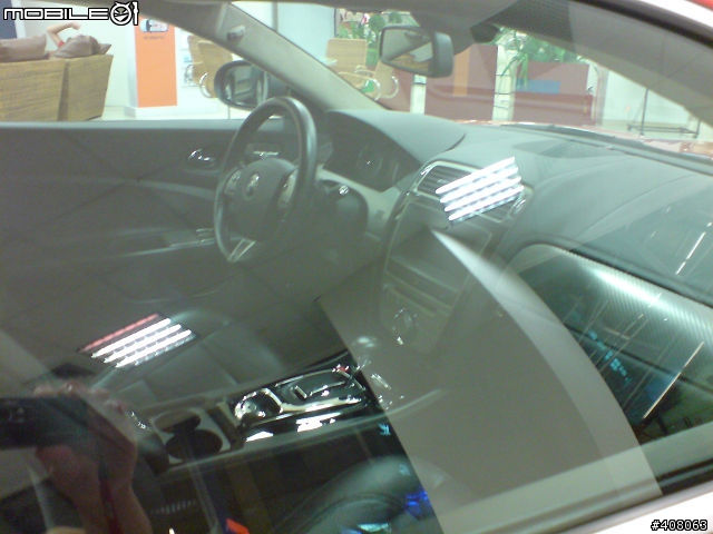 在高雄夢時代裡的Jaguar xk 4.2R