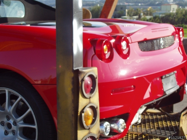 大拖車上的法拉利 F430 Spider