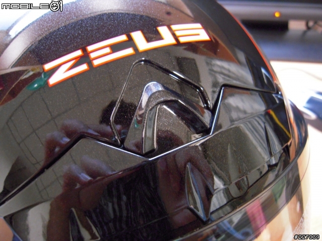 [超不專業開箱文] ZEUS ZS-609 人生第一頂3/4!