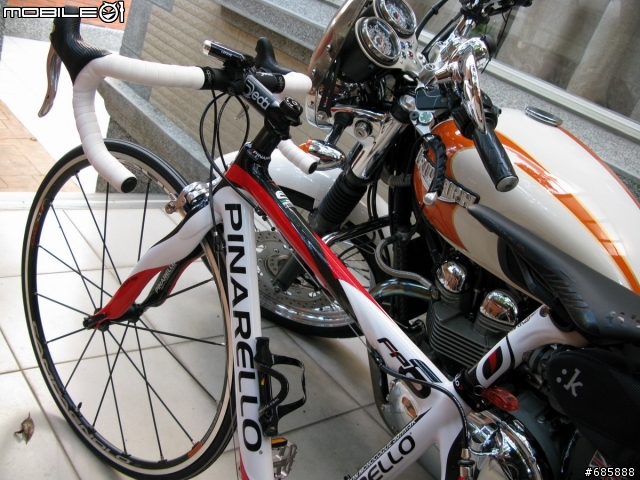 PINARELLO FP6 & TRIUMPH BONNEVILLE～同樣是追求速度，用腳踩踏出來的感覺，很實在！