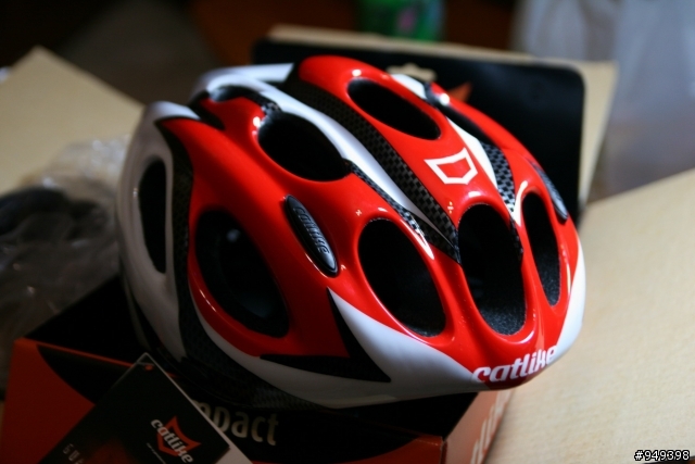 CATLIKE kompact pro 21孔碳纖美感競速型安全帽  開箱照