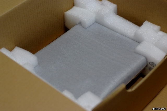 [開箱]M6400簡單開箱~外表篇--補上一張3dmark06、英雄連隊與電池小測